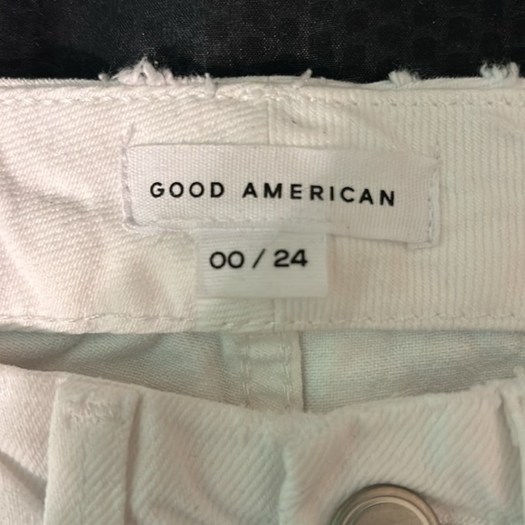 GOOD AMERICAN WHITE DEMIN JEANS - Picture 6 of 8